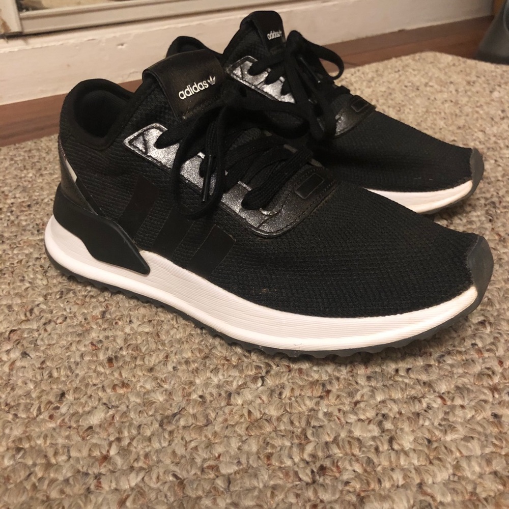 Adidas Sneakers